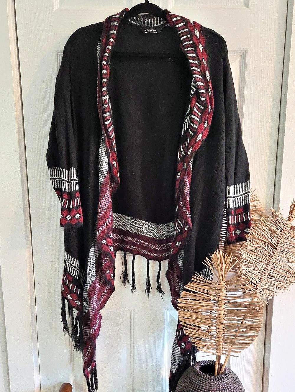 Bloomchic Fringe Trim Open Front Shrug in Black & Red Size 12